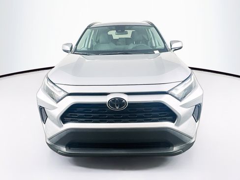 Used 2022 Toyota RAV4 XLE image 2