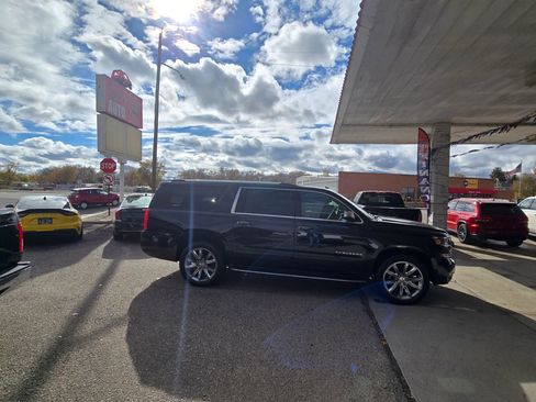 Used 2017 Chevrolet Suburban Premier image 6