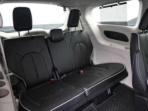 Used 2024 Chrysler Pacifica Limited w/ Trailer Tow Group image 22