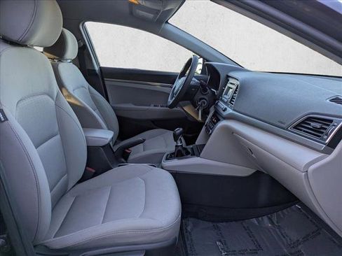Used 2017 Hyundai Elantra SE image 18