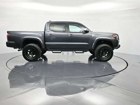 Used 2022 Toyota Tacoma Limited AWD/4WD image 4