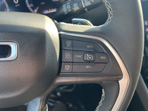 Used 2024 Jeep Grand Cherokee Limited image 31