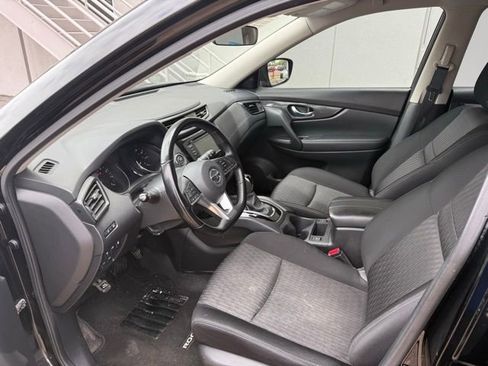 Used 2020 Nissan Rogue SV image 11