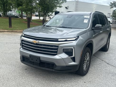 Used 2024 Chevrolet Traverse LT FWD image 1