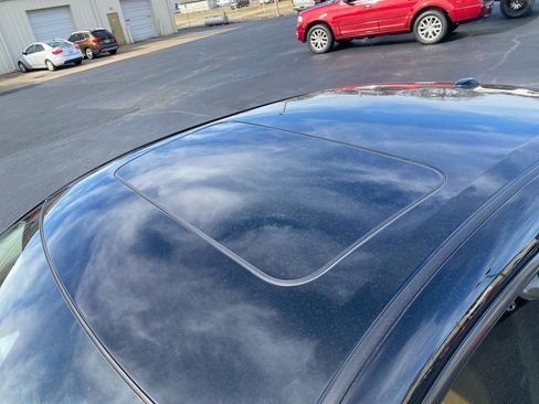 Used 2022 Nissan Sentra SV w/ SV Premium Package image 9