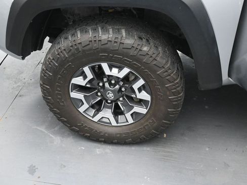 Used 2022 Toyota Tacoma TRD Off-Road w/ Technology Package AWD/4WD image 10