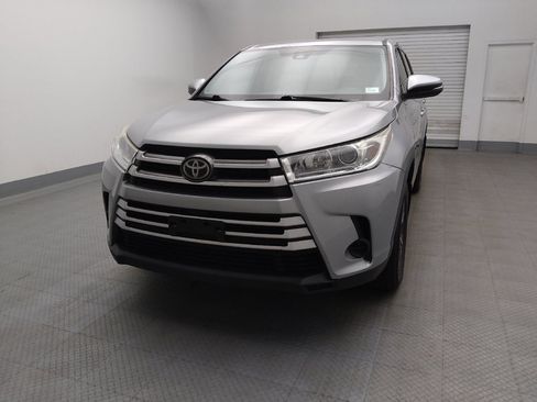 Used 2019 Toyota Highlander LE AWD/4WD image 15