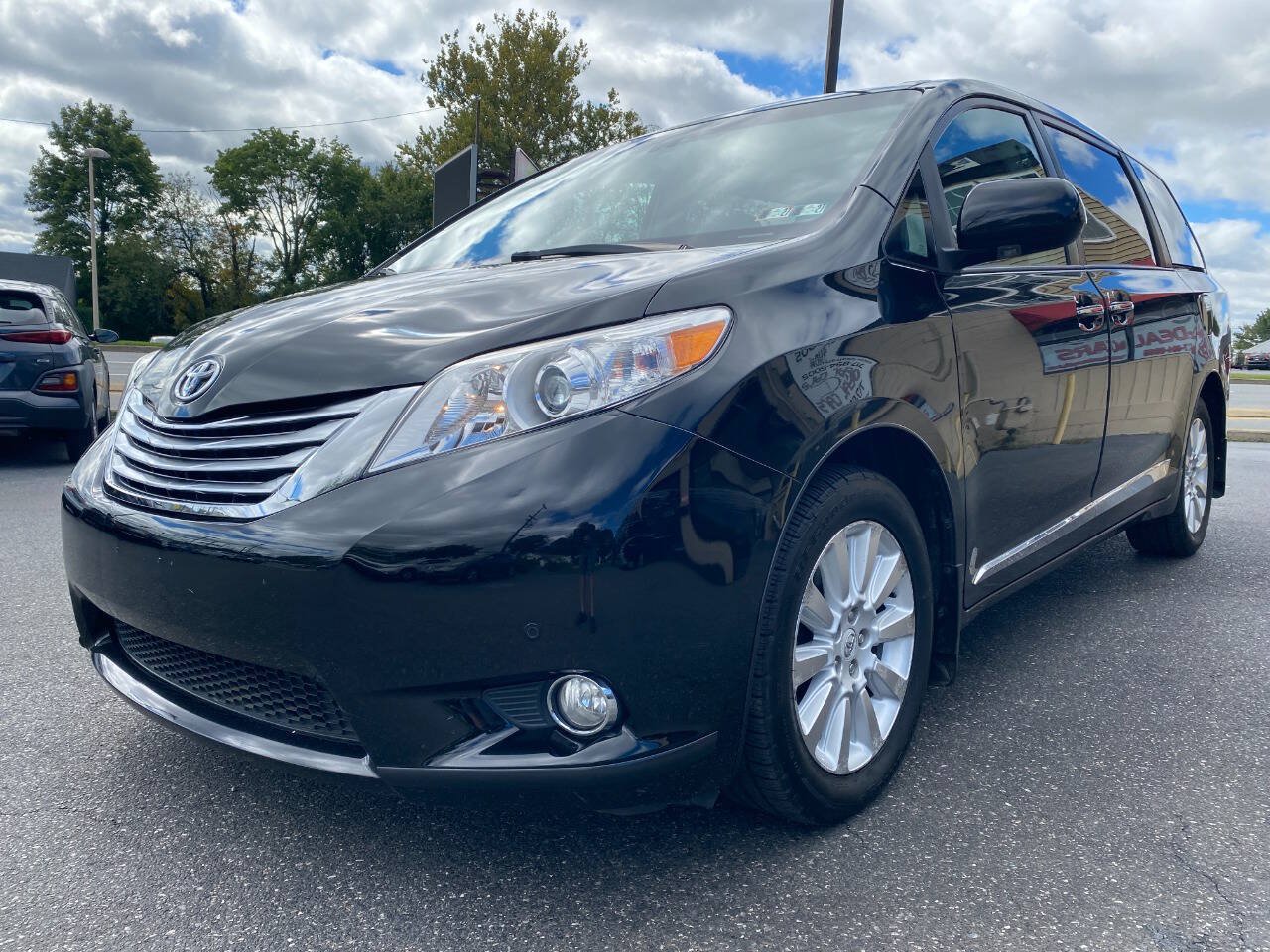 Used 2012 Toyota Sienna Limited w/ Premium Pkg AWD/4WD image 7