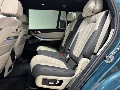 Used 2023 BMW X7 xDrive40i w/ Executive Package image 30