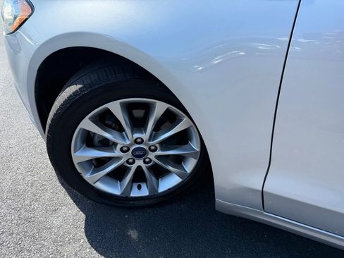 Used 2017 Ford Fusion SE w/ Fusion SE Technology Package image 44