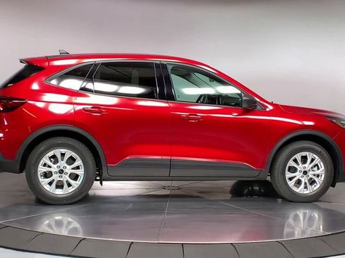 Used 2025 Ford Escape Active FWD image 9