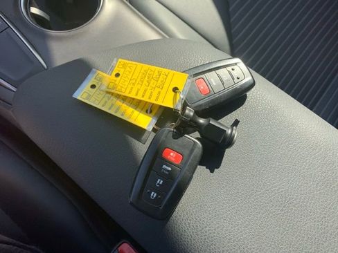 Used 2023 Toyota Camry SE w/ Convenience Package image 20