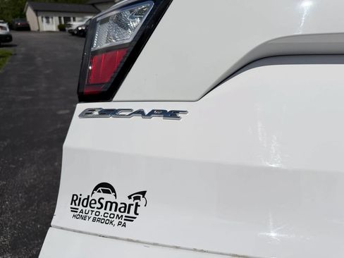 Used 2018 Ford Escape SE FWD image 38