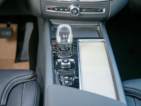 New 2026 Volvo XC60 B5 Ultra w/ Climate Package image 30