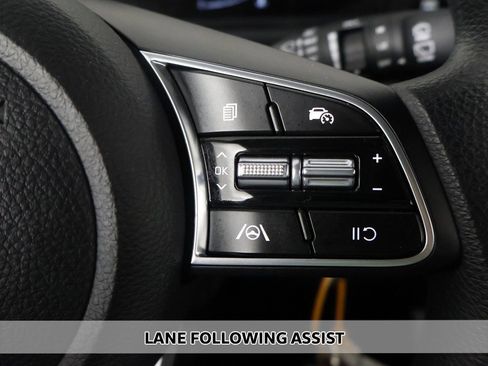 Used 2024 Kia Seltos LX image 3