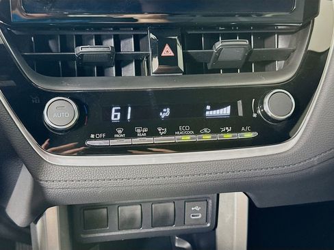 Used 2024 Toyota Corolla Cross SE image 16