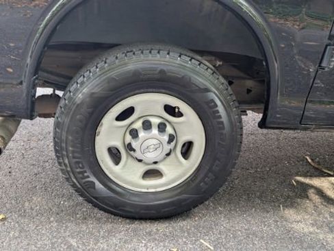 Used 2017 Chevrolet Express 2500 image 12