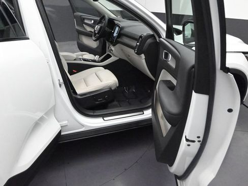 Used 2024 Volvo XC40 B5 Plus w/ Climate Package AWD/4WD image 15