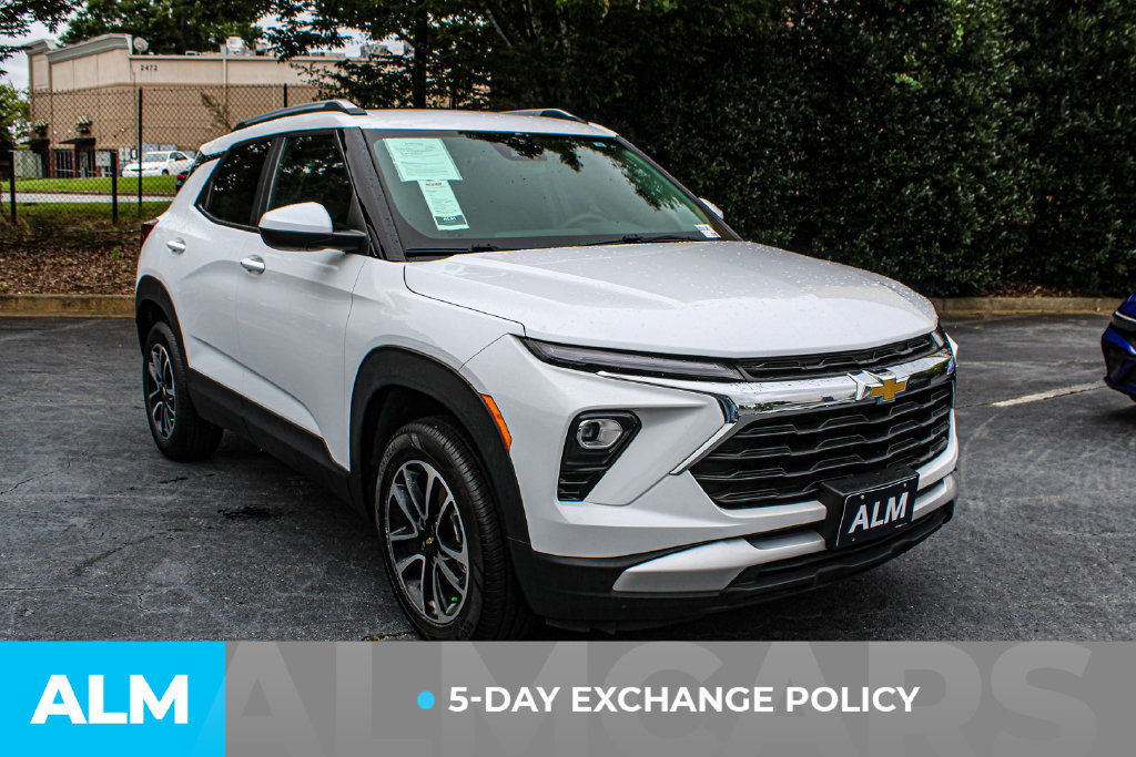 Used 2025 Chevrolet TrailBlazer LT AWD/4WD image 3