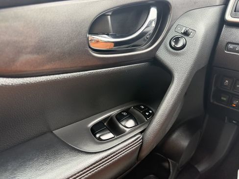 Used 2016 Nissan Rogue SV w/ SV Premium Package FWD image 19