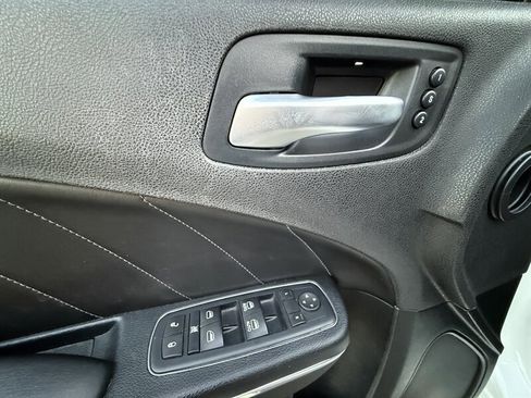 Used 2016 Dodge Charger R/T Scat Pack w/ Technology Group image 19