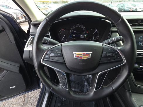 Used 2018 Cadillac XT5 Luxury w/ Driver Awareness Package image 17