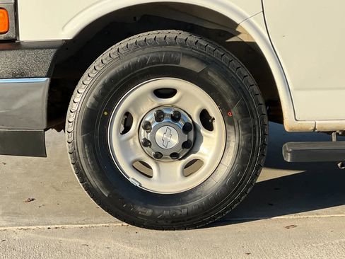 Used 2017 Chevrolet Express 3500 LT w/ LT Preferred Equipment Group image 27