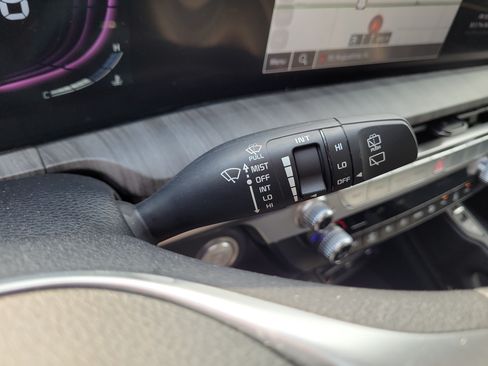 Used 2024 Kia Telluride EX w/ EX Captain's Chair Package FWD image 32