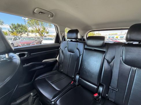Used 2024 Kia Sorento S FWD image 42