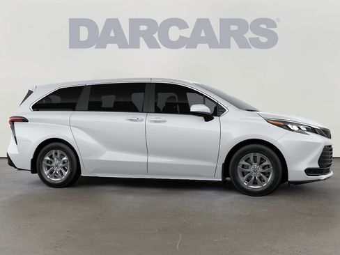 New 2026 Toyota Sienna LE image 16