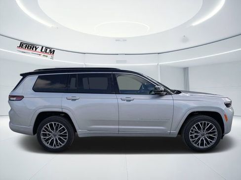 New 2026 Jeep Grand Cherokee L Summit w/ Advanced Protech Group IV AWD/4WD image 2