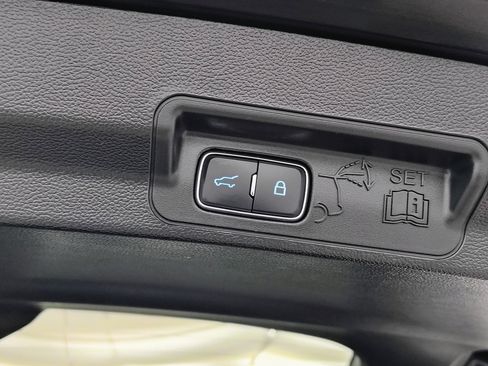 Used 2023 Ford Explorer Limited w/ Equipment Group 301A image 19