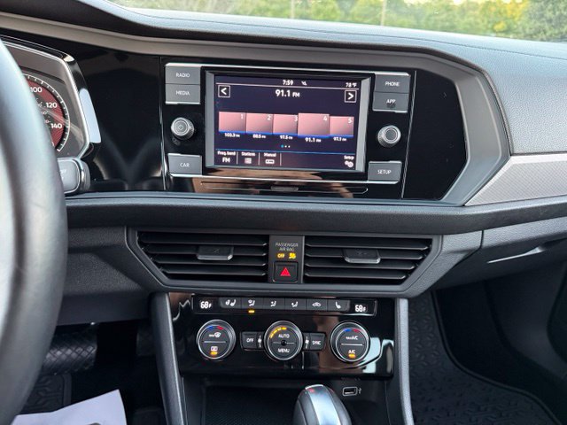 Used 2019 Volkswagen Jetta R-Line w/ R-Line Cold Weather Package FWD image 16