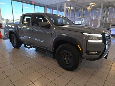 Used 2025 Nissan Frontier PRO-4X w/ Pro Convenience Package AWD/4WD image 2