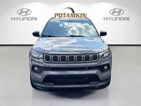 Used 2023 Jeep Compass Latitude w/ Convenience Group AWD/4WD image 2
