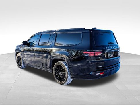 Used 2023 Jeep Wagoneer L Series III w/ Premium Group I image 3
