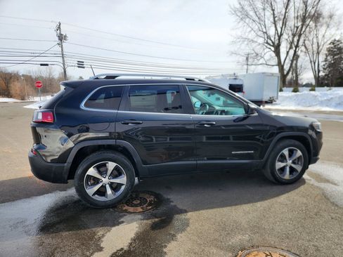 Used 2019 Jeep Cherokee Limited AWD/4WD image 16