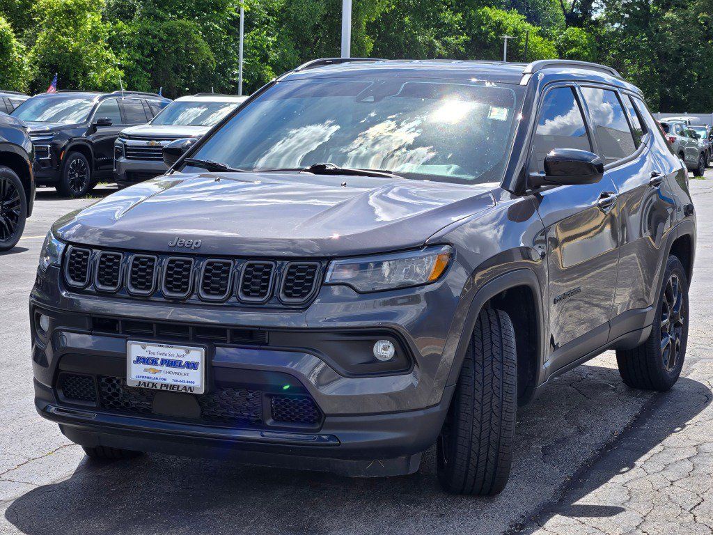 Used 2024 Jeep Compass Latitude w/ Altitude Special Edition AWD/4WD image 5