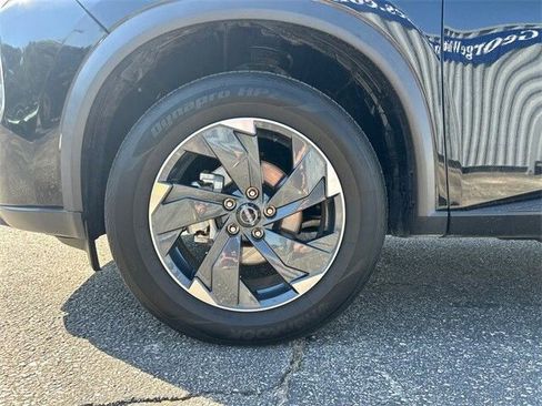 Used 2024 Nissan Rogue SV image 10