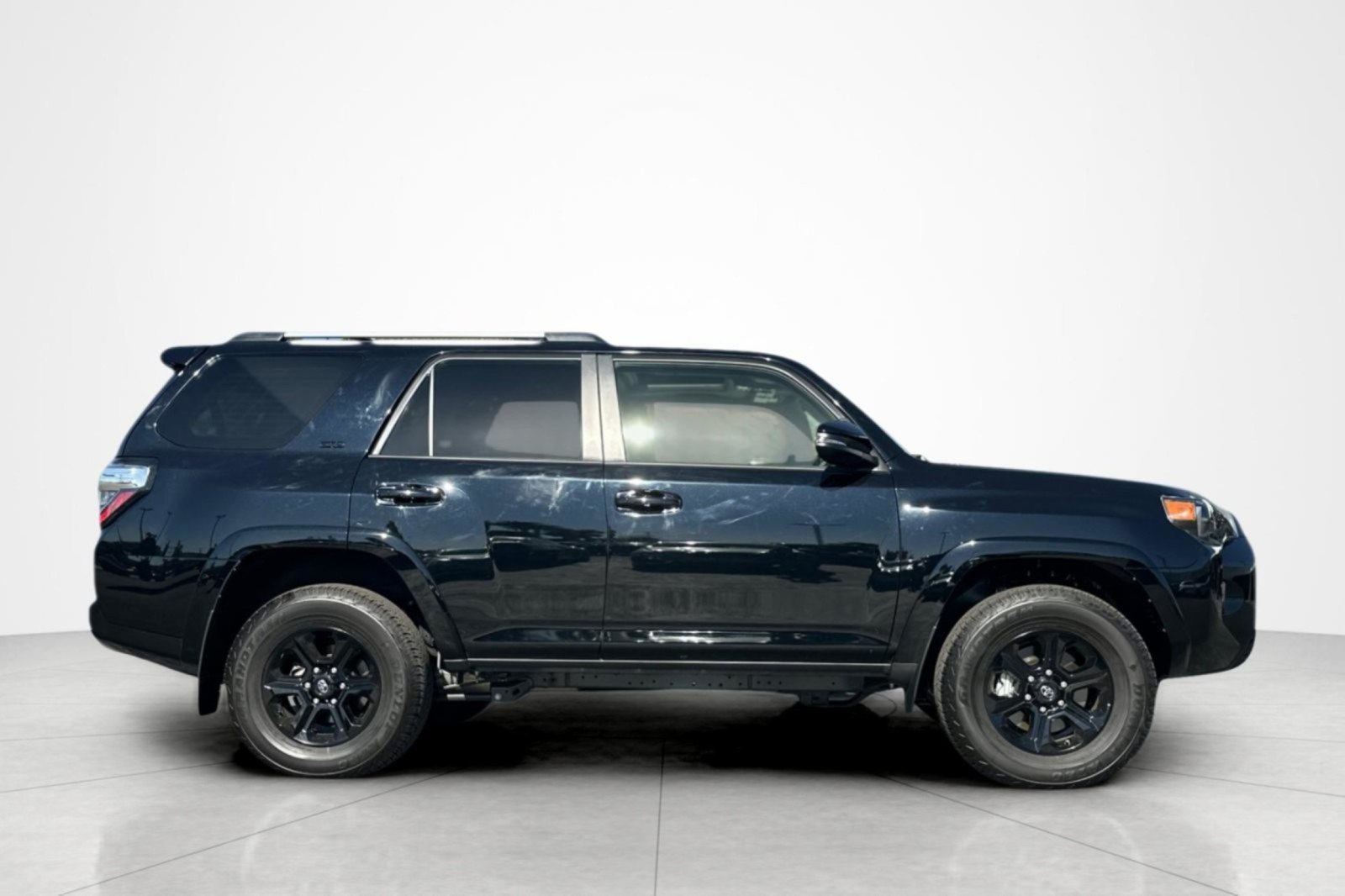 Used 2024 Toyota 4Runner SR5 Premium w/ Moonroof Package AWD/4WD image 6