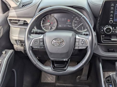 Used 2021 Toyota Highlander Limited image 18