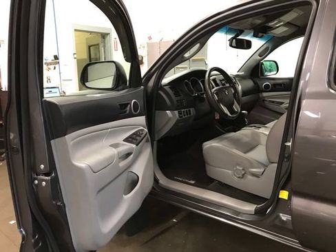 Used 2012 Toyota Tacoma 4x4 Double Cab w/ TRD Sport Pkg image 9