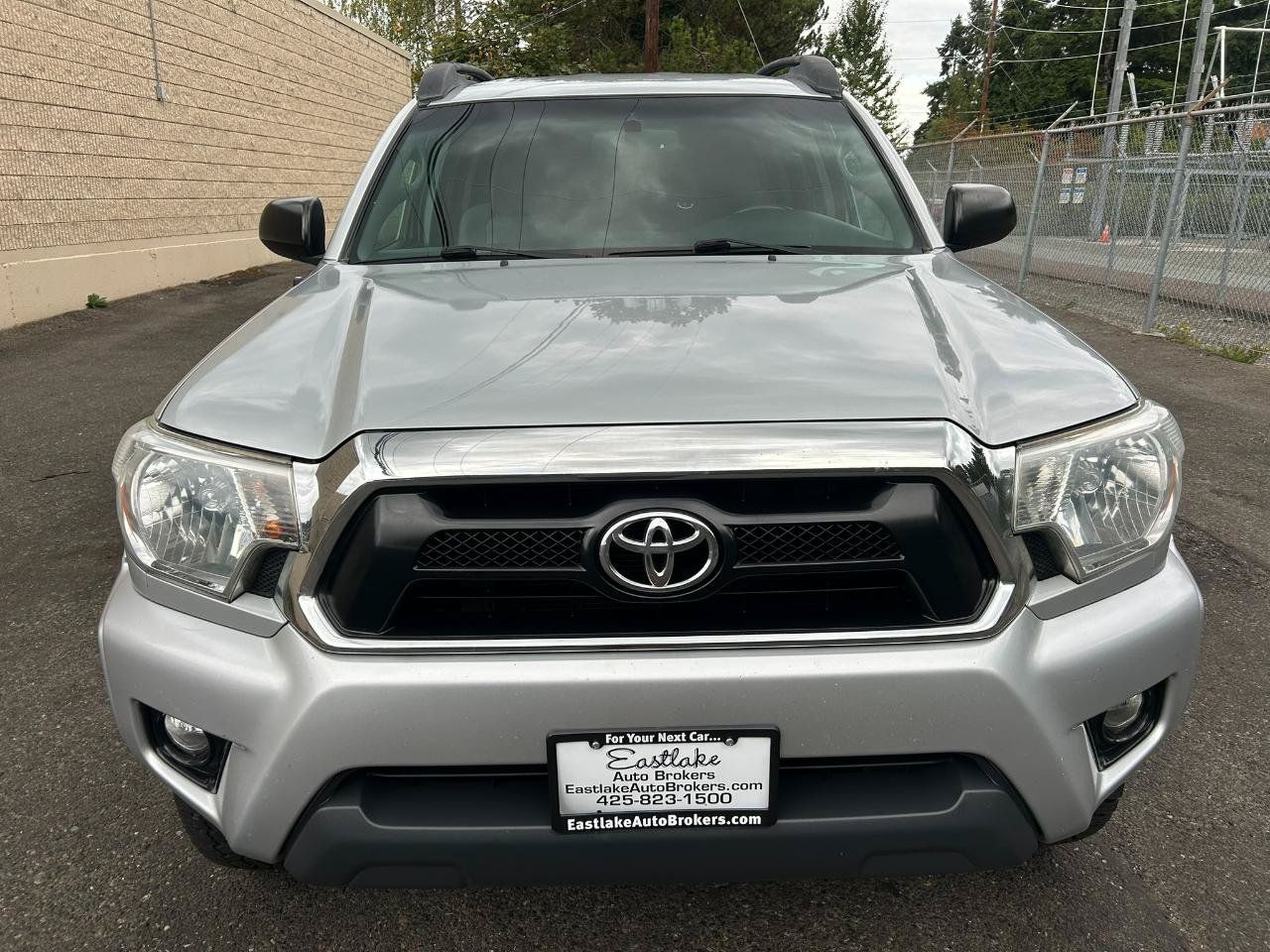 Used 2012 Toyota Tacoma 4x4 Double Cab w/ TRD Off-Road Pkg image 2