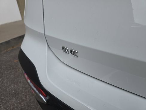 Used 2025 Volkswagen Taos SE image 11