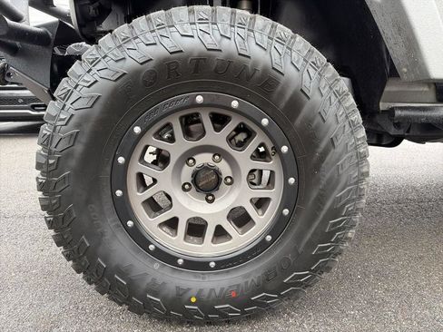 Used 2015 Jeep Wrangler Unlimited Sport w/ Quick Order Package 24S AWD/4WD image 15