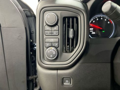 Used 2022 Chevrolet Silverado 1500 Custom image 17