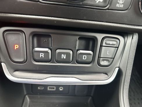 Used 2021 GMC Terrain SLT image 22