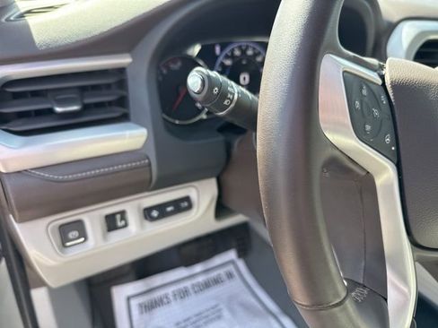 Used 2023 GMC Acadia SLT w/ Technology Package FWD image 29