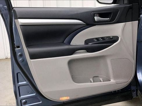 Used 2017 Toyota Highlander XLE image 21