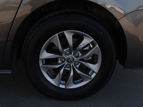 Used 2024 Toyota Sienna XLE image 40